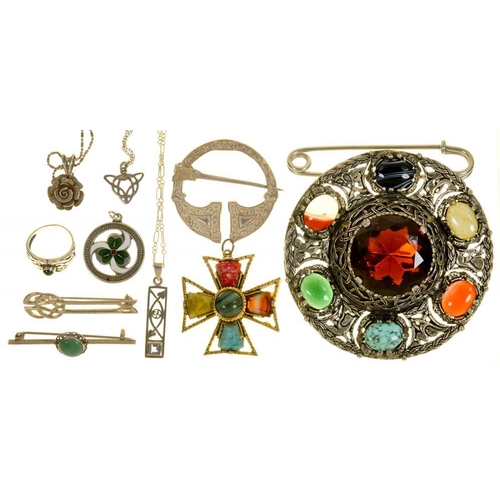 85 - A SILVER TARA PIN, OTHER CELTIC SILVER JEWELLERY AND COSTUME JEWELLERY, 159G