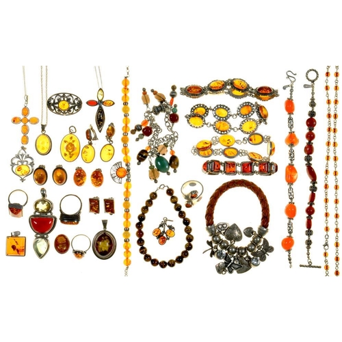 89 - A QUANTITY OF AMBER JEWELLERY IN SILVER, INCLUDING EIGHT PENDANTS, TWO NECKLACES, A BROOCH, FOUR RIN... 