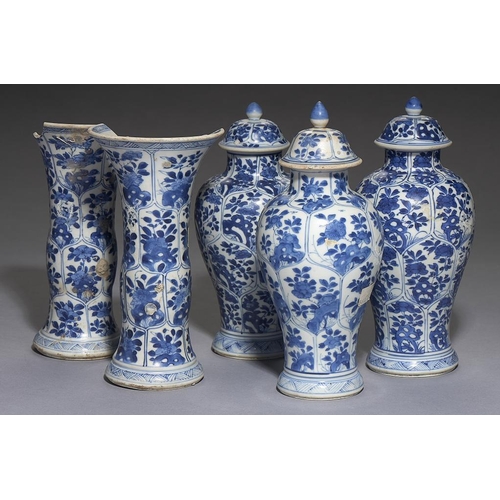 548 - A CHINESE  BLUE AND WHITE  FIVE-PIECE GARNITURE FROM THE VUNG TAU CARGO, KANGXI, C1690comprising thr... 