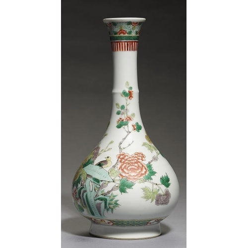 551 - A CHINESE  FAMILLE VERTE BOTTLE SHAPED VASE, KANGXI MARK, 19TH/20TH C  29cm h