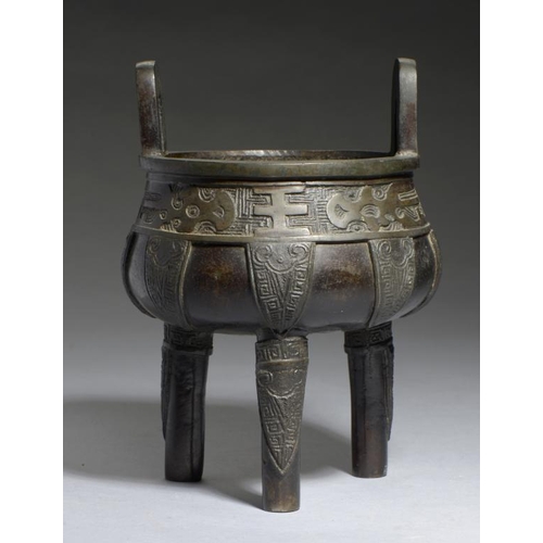 553 - A CHINESE ARCHAISTIC BRONZE TRIPOD CENSER, QING DYNASTY, PROBABLY LATE 19TH C  21cm h