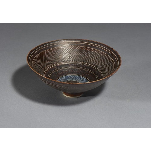 563 - DAME LUCIE RIE, DBE (1902-1995) PORCELAIN BOWL, C1960  in manganese and blue glaze with bands of dia... 