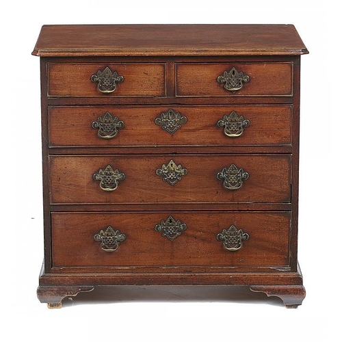 850 - A GEORGE III MAHOGANY CHEST OF DRAWERS, C1800  the moulded lip with canted front corners and fitted ... 