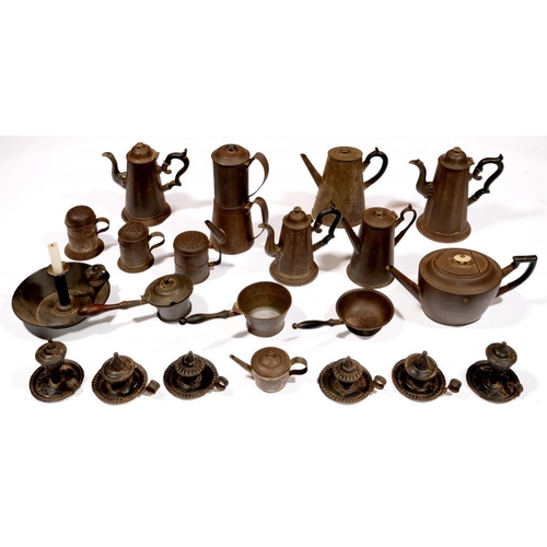 538 - A GROUP OF BRITISH DOMESTIC TINPLATE HOLLOW WARE AND OTHER ARTICLES, SECOND HALF 19TH C to include c... 