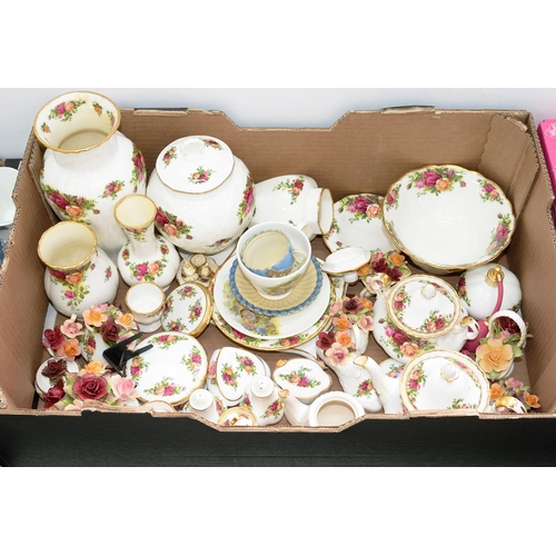 254 - A COLLECTION OF ROYAL ALBERT OLD COUNTRY ROSES PATTERN TEA AND TRINKET WARE, ETC