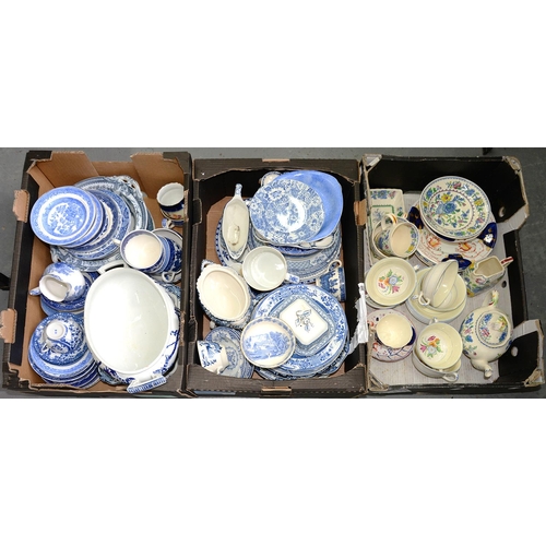 258 - MISCELLANEOUS CERAMICS, INCLUDING BLUE AND WHITE DINNER WARE, GAUDY WELSH, MASON'S AND OTHER TEA WAR... 