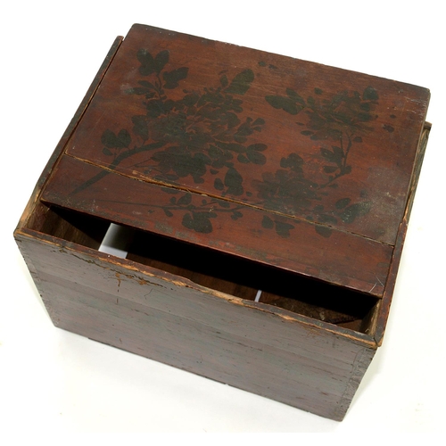 280 - AN EARLY - MID 19TH C CHINESE EXPORT PAINTED WOOD TEA OR OTHER CHEST AND SLIDING LID, 32CM L, FAULTS