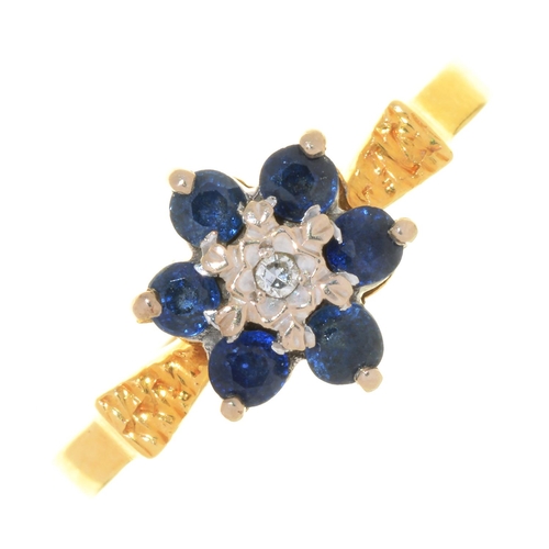 75 - A SAPPHIRE AND DIAMOND CLUSTER RING IN 18CT GOLD, 3G, SIZE M