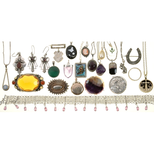 103 - MISCELLANEOUS SILVER AND COSTUME JEWELLERY, TO INCLUDE BLUE JOHN BROOCH AND PENDANT, ETC