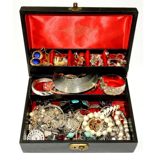 109 - MISCELLANEOUS COSTUME JEWELLERY