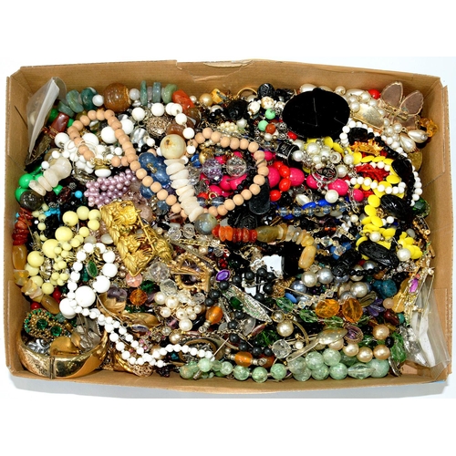 114 - MISCELLANEOUS COSTUME JEWELLERY