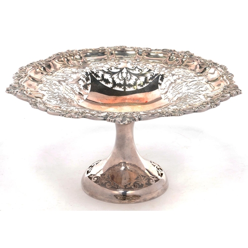 121 - AN EDWARD VII PIERCED SILVER TAZZA, 25 CM DIAM, BY ELKINGTON & CO, BIRMINGHAM 1902, 16OZS 6DWTS