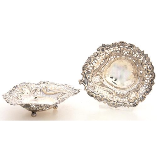 139 - A PAIR OF VICTORIAN PIERCED SILVER PIN DISHES, 9 CM L, BY NATHAN & HAYES, BIRMINGHAM 1896, 1OZ 3... 