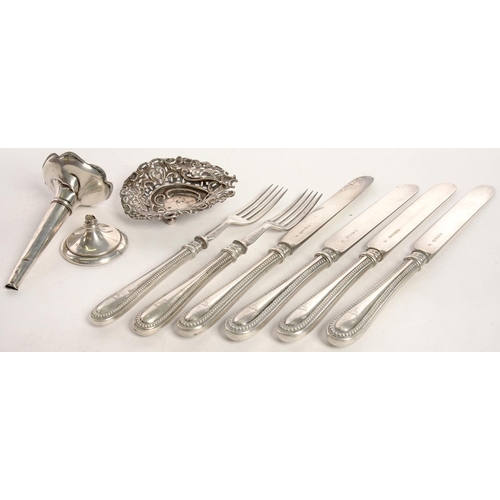 153 - MISCELLANEOUS SILVER FLATWARE AND OTHER ARTICLES, COMPRISING A VICTORIAN SILVER HAFTED KNIVES AND FO... 