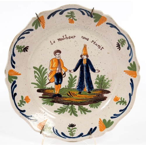 171 - A  BRITTANY FAIENCE PLATE PAINTED WITH A COUPLE AND INSCRIBED LE MALHEUR NOUS PEUNIT, 23CM DIAM... 