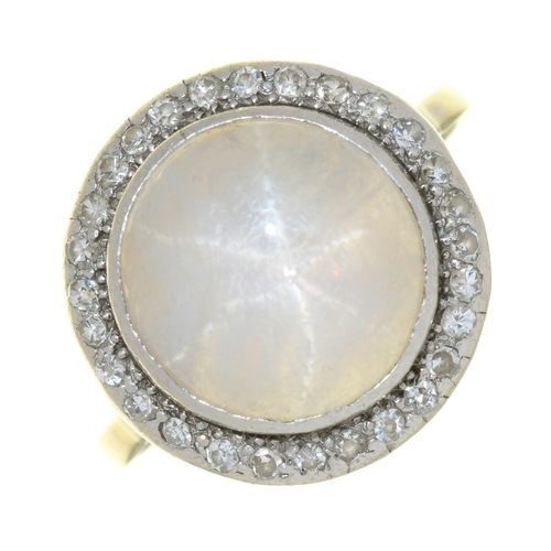 65 - A STAR MOONSTONE AND DIAMOND RING IN WHITE GOLD, MOONSTONE CABOCHON APPROX 12 MM DIAM, UNAMRKED, 6.5... 