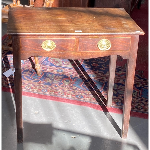 666 - A VICTORIAN MAHOGANY SIDE TABLE, 74CM H X 76CM W, EARLY 19TH C