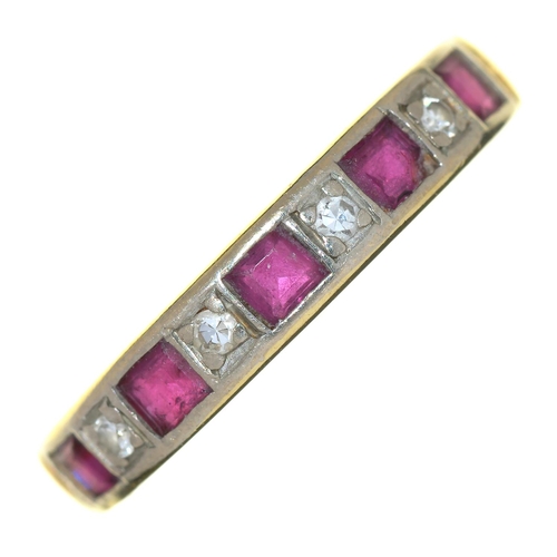 77 - A DIAMOND AND RUBY RING IN 18CT GOLD, BIRMINGHAM 1975, 3.5G, SIZE I ½