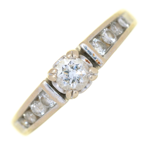 79 - A DIAMOND SOLITAIRE RING IN PLATINUM, DIAMONDS IN TOTAL APPROX 0.5CT, UNMARKED, 4G, SIZE H ½