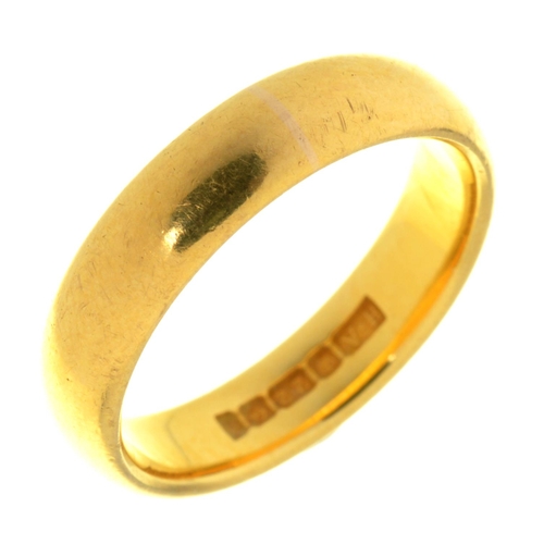 82 - A 22CT GOLD WEDDING RING, DATE LETTER RUBBED, 6G, SIZE I ½