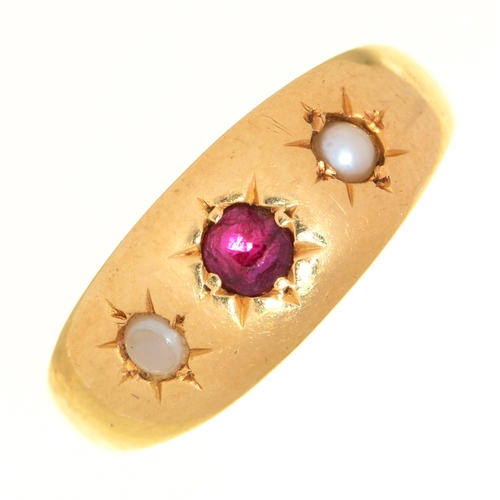 86 - A GYPSY SET RUBY AND SPLIT PEARL RING IN GOLD, UNMARKED, 3G, SIZE M