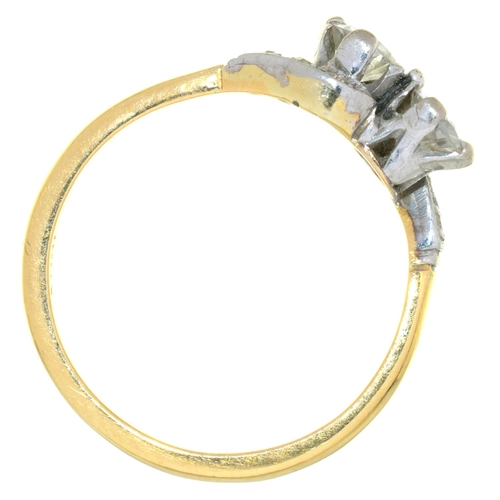 83c - A DIAMOND CROSSOVER RING IN GOLD, MARKED 18CT, 3G, SIZE L ½