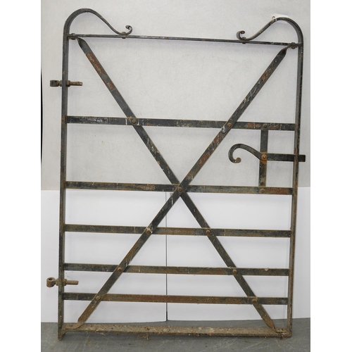 562 - AN EARLY 20TH C WROUGHT IRON GARDEN GATE, 136CM H X 100CM W