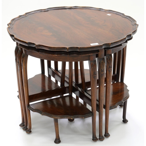 602 - A MAHOGANY NEST OF TABLES WITH QUARTER VENEERED TOP, EARLY 20TH C, 55CM H X 69CM D