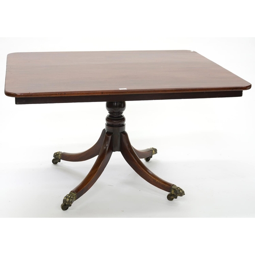 614 - A VICTORIAN STYLE MAHOGANY BREAKFAST TABLE ON TURNED PEDESTAL BASE AND BRASS CASTORS, 75CM H; 105 X ... 