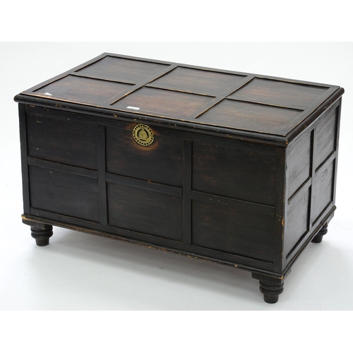 642 - A STAINED MAHOGANY BLANKET CHEST ON TURNED FEET, THE INTERIOR WITH A TILL, 54CM H; 88 X 52CM