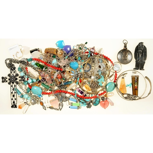 84 - MISCELLANEOUS COSTUME JEWELLERY