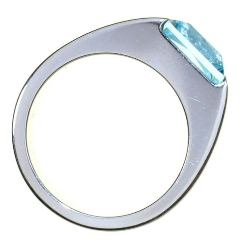 56 - CARTIER. A BLUE TOPAZRING, IN 18CT WHITE GOLD, SIGNED, FRENCH CONTROL MARKS, DATED 1997, 13G, SIZE I... 