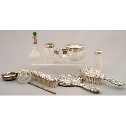 192 - MISCELLANEOUS SILVER DRESSING TABLE ARTICLES, TO INCLUDE A CUT GLASS POWDER BOWL WITH PLAIN SILVER C... 