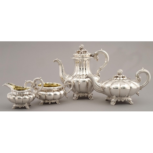 202 - A WILLIAM IV SILVER MELON-SHAPED TEA AND COFFEE SERVICE, WITH MELON KNOP, COFFEE POT 23CM H, BY EDWA... 