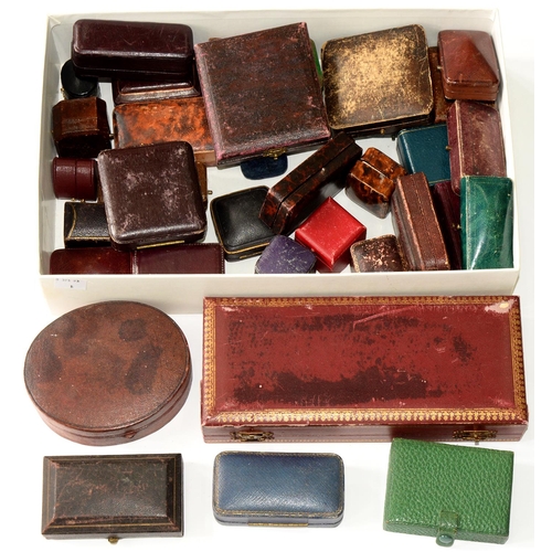 206 - A COLLECTION OF 19TH C AND LATER LEATHER AND OTHER JEWELL BOXES (35)