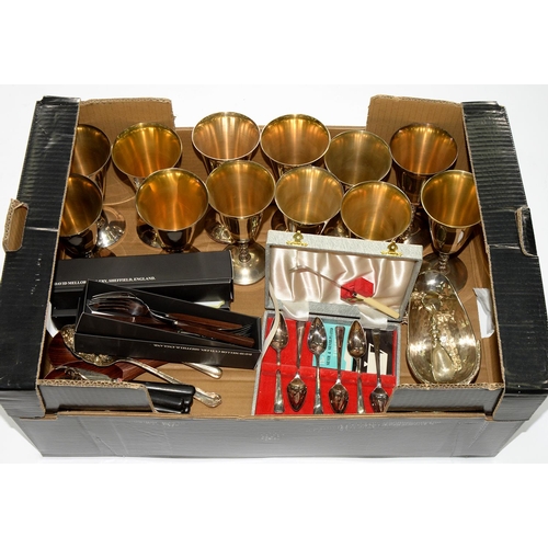 212 - MISCELLANEOUS PLATED WARE, TO INCLUDE A SET OF GOBLETS, SAUCE BOAT AND CASED FLATWARE