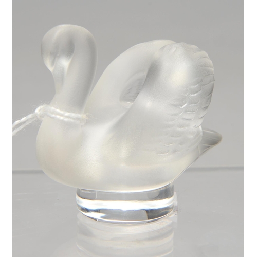 228 - A LALIQUE FROSTED GLASS MODEL OF A SWAN, 4.8CM H, ENGRAVED LALIQUE FRANCE