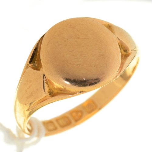 39 - AN 18CT GOLD SIGNET RING, CHESTER 1902, 4.7G, SIZE O½
