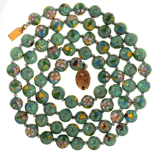 74 - A NECKLACE OF CHINESE CLOISONNE ENAMEL BEADS, GILTMETAL CLASPS, 75CM L