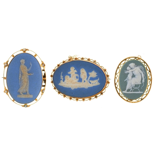 90 - THREE WEDGWOOD JASPER CAMEO BROOCHES, LATE 19TH/EARLY 20TH C, 34-44MM, IMPRESSED WEDGWOOD, ONE MOUNT... 