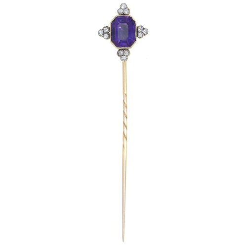 113 - A GOLD STICKPIN WITH AMETHYST AND DIAMOND TERMINAL, C1910, 70MM, HEAD 17 X 15MM