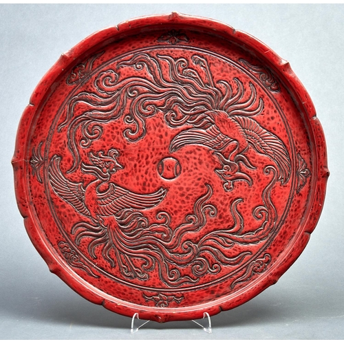 1188 - A Japanese Kamakura-bori lacquer tray, second quarter 20th c, carved with a pair of phoenix in fligh... 