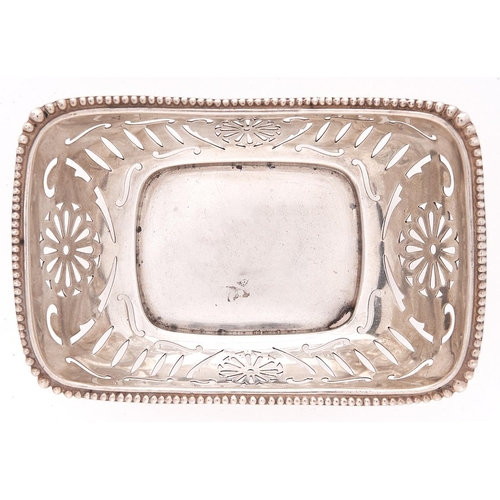 681 - A George V oblong silver bonbon dish, with beaded rim, 11.5cm l, by William Comyns and Sons Limited,... 