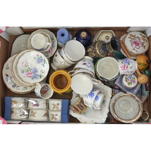 956 - A quantity of Royal Albert Friendship Sweet Pea pattern tea ware, Wedgwood dressing table accessorie... 