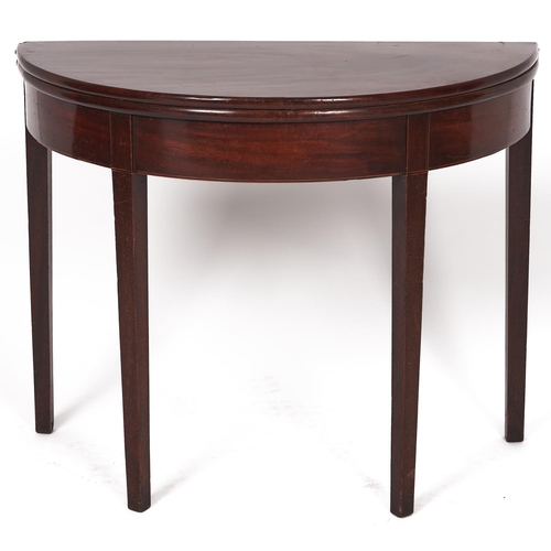 1518 - A George III mahogany tea table, early 19th c, 89cm l
