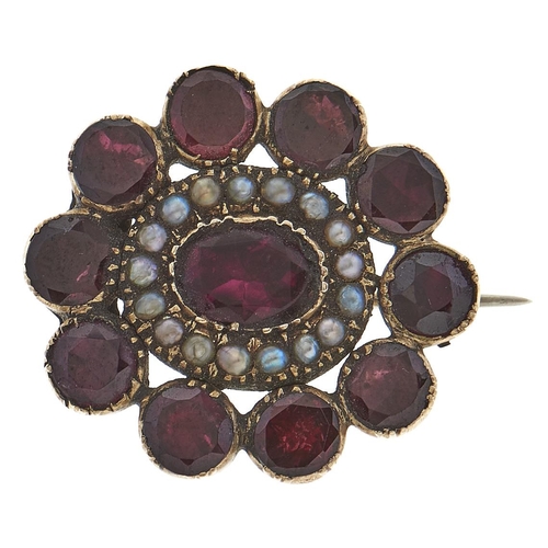 139 - A garnet and seed pearl brooch, c1840, in gold, 5.6g