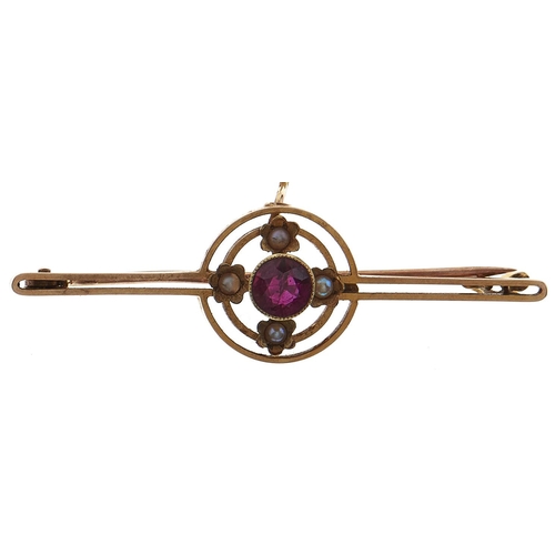 143 - A garnet and split pearl openwork bar brooch, early 20th c, in gold, marked 15ct, 3.8g... 