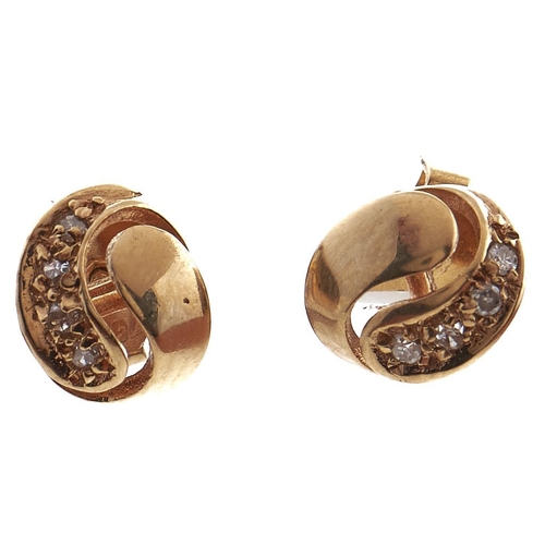 205 - A pair of diamond ear studs, in gold marked 750, 2.8g