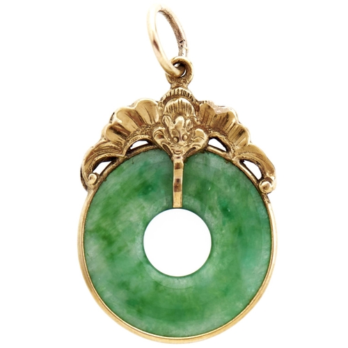 208 - A Chinese jade bi disc and gold bat pendant, 3.1g