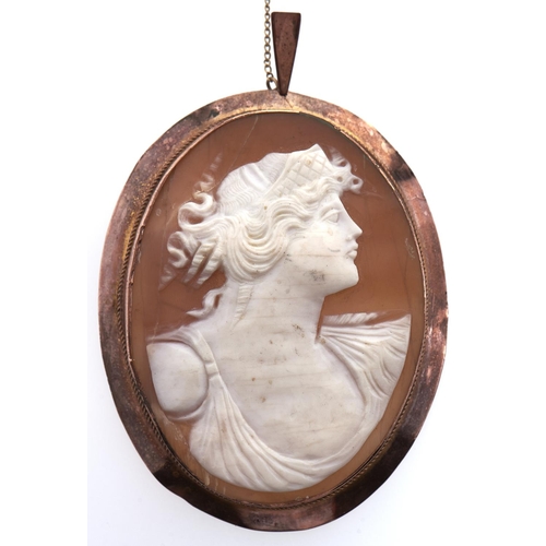 245 - A cameo brooch, in gold, marked 9c, 15.7g